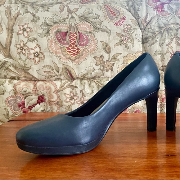 Clarks Heels - Picture 2 of 3